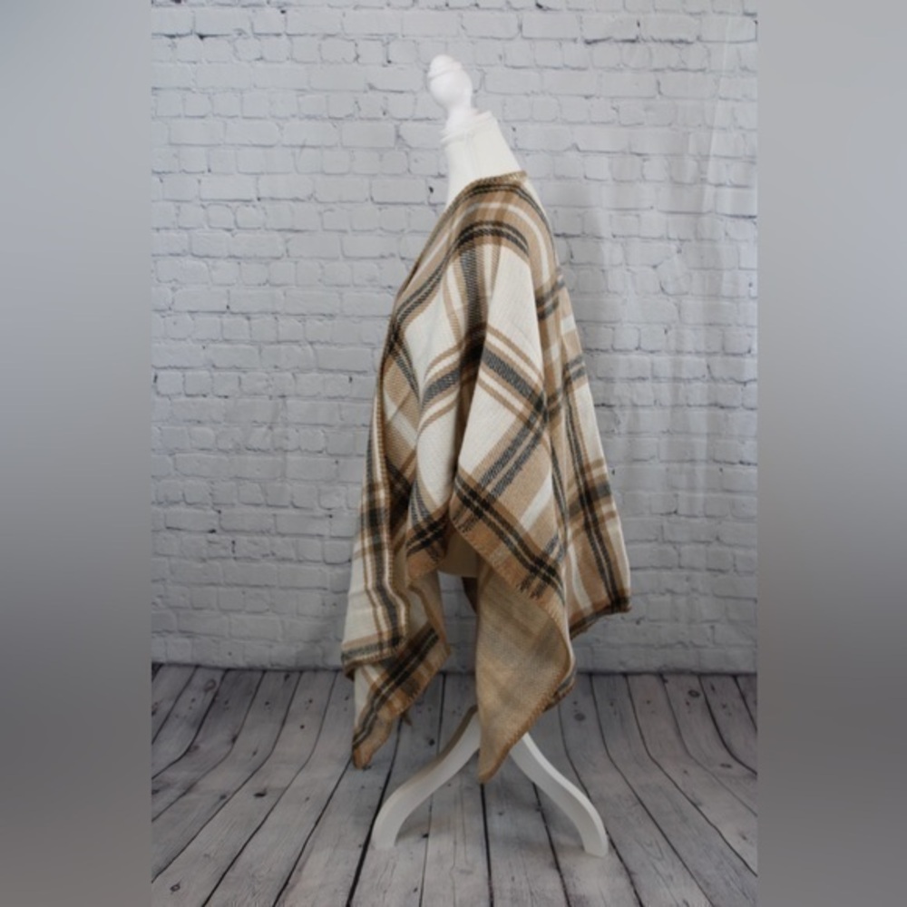 WOOLRICH BROWN AND BLACK PLAID SHRUG - Size OS SKU:132